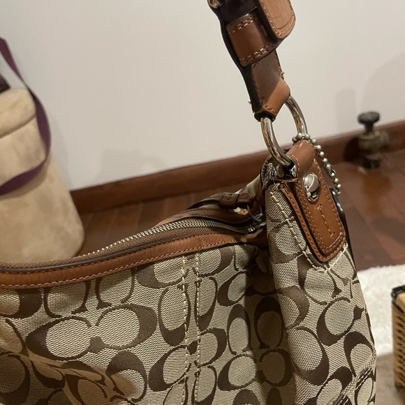 Beautiful y2k coach shoulder monogram bag with leather strap - Picture 5 of 8